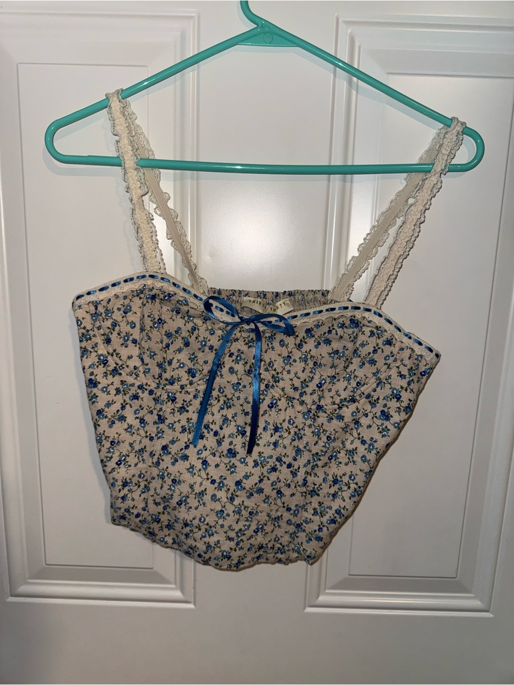 Cream Floral Lace-Trim Cami Top with Blue Ribbon